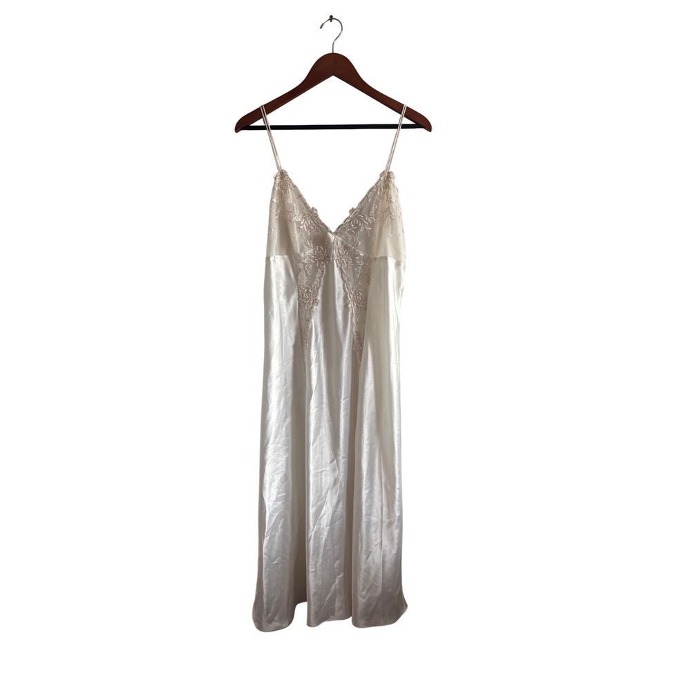 Dentelle Belle Ivory Satin Embroidered Nightgown Pearl Accent L